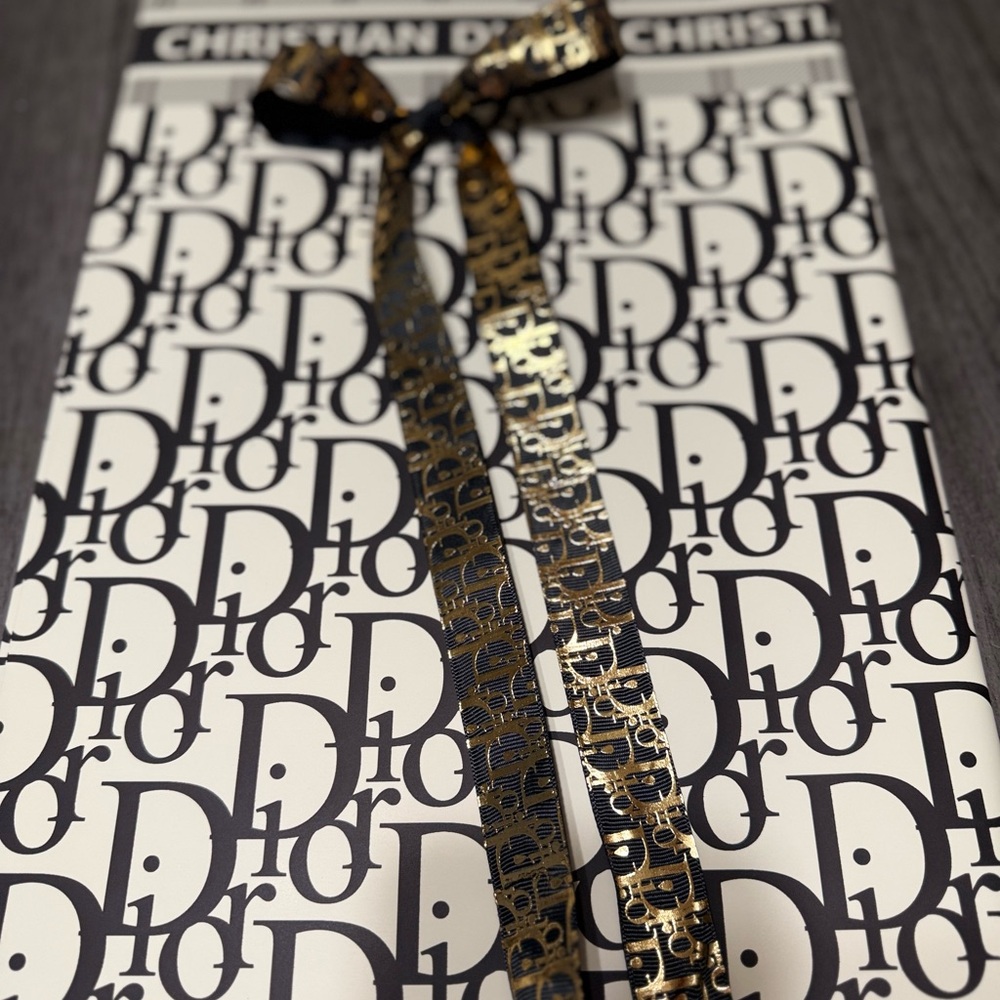 Luxury Floral Wrapping Set – 20 Gold Print Sheets + 5 Yards Ribbon”